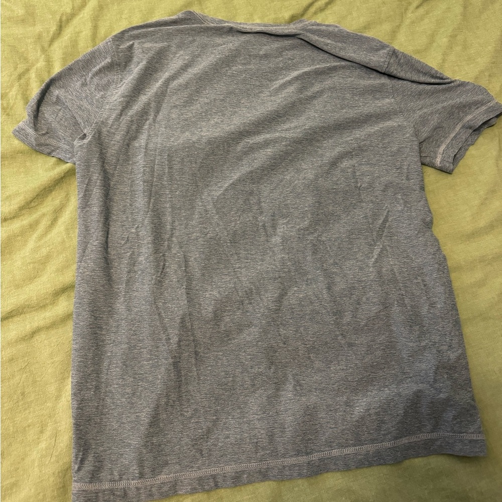 VUORI Workout Shirt. Men’s Large. Blue.